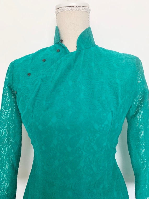 Vintage 1960s Emerald Green Brocade Lace Cheongsa… - image 5