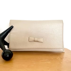Vintage 1960s Beige Envelope Clutch with Small Bow, Chic Mid Century Faux Leather Evening Purse, Retro Accessory, Elegant Minimalist Bag