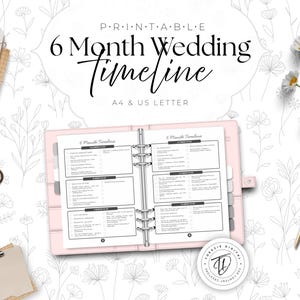 Puede incluir: Una carpeta rosa con una línea de tiempo de boda de 6 meses, tamaño A4 y carta estadounidense. El texto es negro, con un fondo floral. Incluye un bloc de notas, tijeras, un portapapeles, bolígrafos y margaritas.