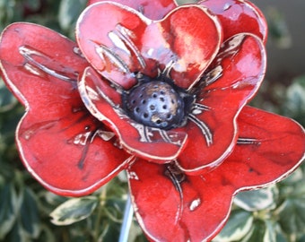 Handgetöpferte Mohnblume