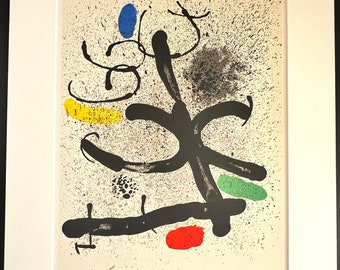 Könnte beinhalten: Abstrakter Kunstdruck mit schwarzen Linien und Formen auf weißem Hintergrund. Der Druck zeigt Spritzer in Blau, Gelb, Grün und Rot.