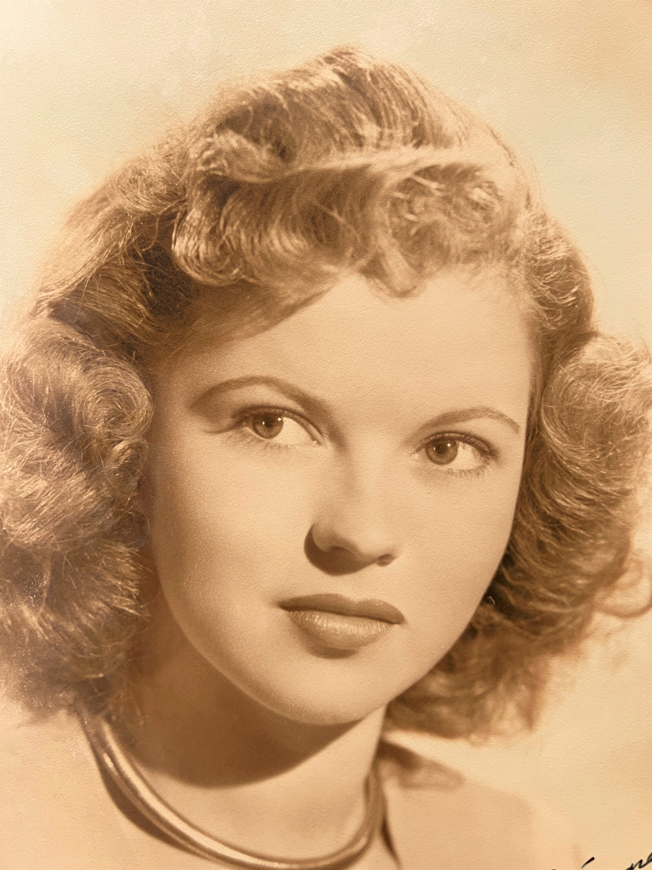 シャーリー・テンプル直筆サイン入り超 大型写真…Shirley 〜 il_fullxfull.4239621557_64l8.jpg