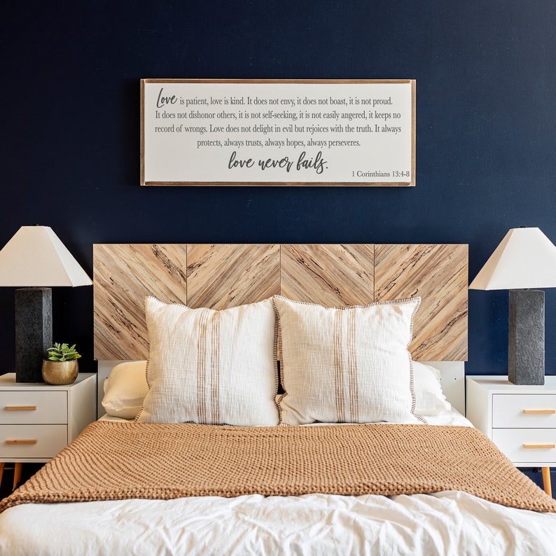 Love Is Patient Sign: Bedroom Wall Decor, Scripture Sign | 549 afbeelding 2