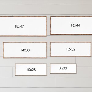 Op de afbeelding: Vijf houten frames van verschillende grootte met witte achtergronden en zwarte tekst die de afmetingen van elk frame aangeeft. De frames zijn in een verspringend patroon op een witte houten paneel achtergrond gerangschikt. De afmetingen zijn 18x47, 16x44, 14x38, 12x32, 10x28 en 8x22.