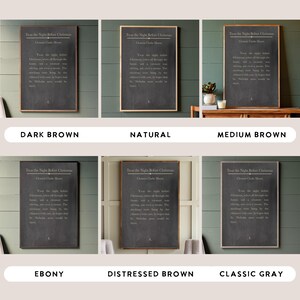 Puede incluir: Seis impresiones enmarcadas en madera diferentes del poema "Twas the Night Before Christmas" de Clement Clarke Moore. Las impresiones se muestran en varios acabados de madera: marr&oacute;n oscuro, natural, marr&oacute;n medio, &eacute;bano, marr&oacute;n envejecido y gris cl&aacute;sico.