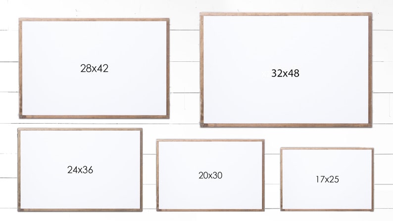 K&ouml;nnte beinhalten: F&uuml;nf verschiedene wei&szlig;e Bilderrahmen mit Holzrahmen. Die Rahmen h&auml;ngen an einer wei&szlig;en Holzwand. Die Rahmen sind mit ihren Abmessungen in Zoll beschriftet: 28x42, 32x48, 24x36, 20x30 und 17x25.