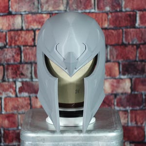 Master of Magnetism Helmet