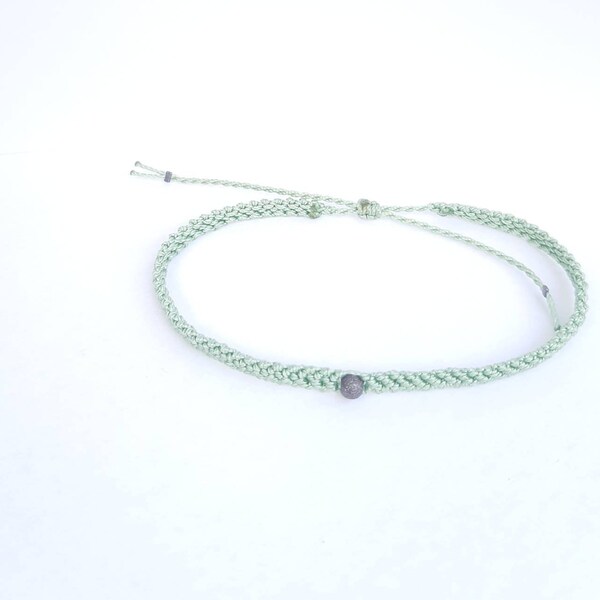 Bracelet discret en macramé