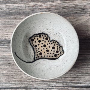 Handmade Ginkgo Stoneware Berry Bowl: Ceramic Colander with Drainage Plate