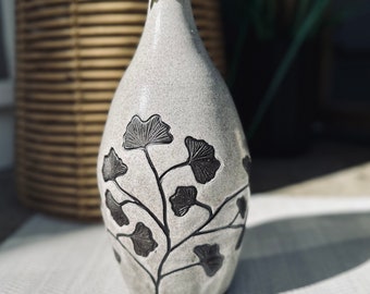 Vase à fleurs en céramique grise/Vase Ginkgo blanc en grès/Vase en céramique blanche fait main/Cadeau poterie unique