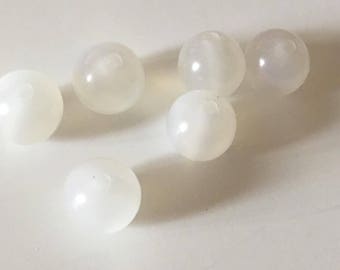20 "cat's eye" pearls 8 mm - white