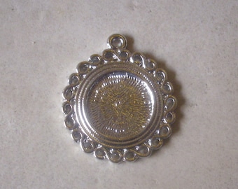 Pendant - round - flatback metal frame