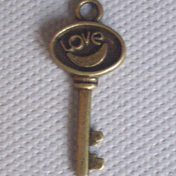 Pendant or charm CLE bronze - 30x12 mm
