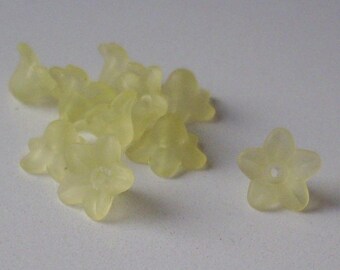 20 beads in yellow lucite 10 mm -