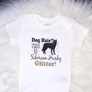 Peli di cane? Questo è Siberian Husky Glitter, Dog Onesie, Husky Onesie®®, Baby Shower Gift, New Baby Gift, Husky Lover Gift