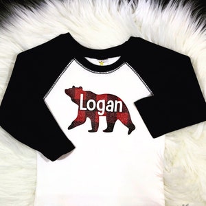 Oso a cuadros de búfalo personalizado, Onesie de Navidad, Onesie®® de Navidad para bebés, PJs a juego, conjunto de pijamas a juego, Buffalo Plaid Onesie