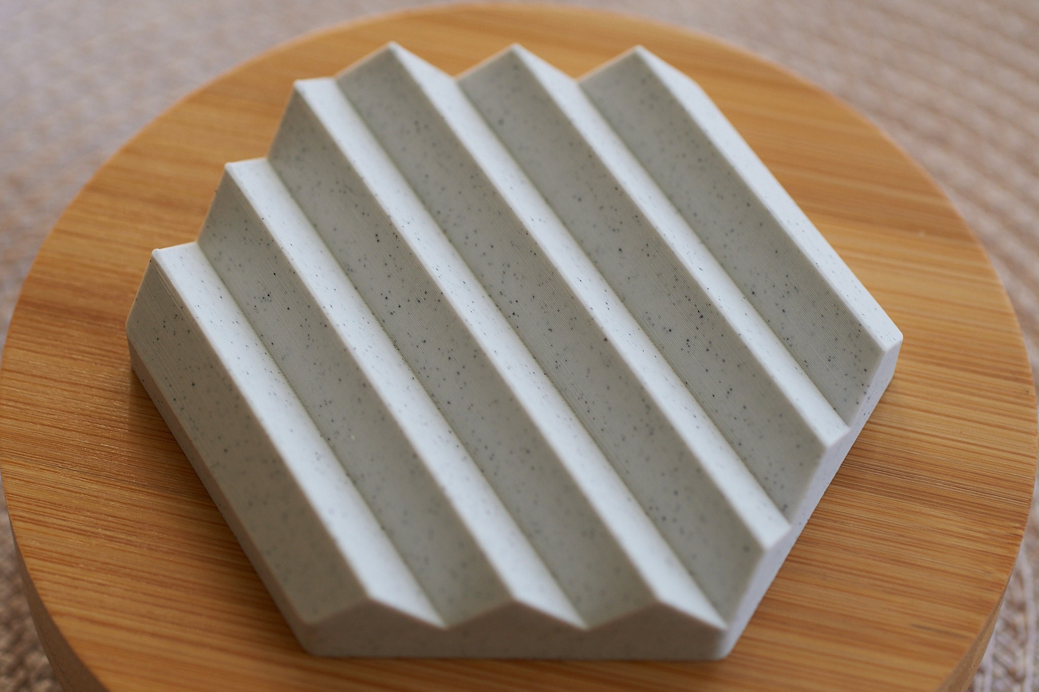Hexagonal Soap Dish: Elevate Your Daily Ritual with Stylish Design and Sharp Ridges for Efficient Drying – Artisan Crafted