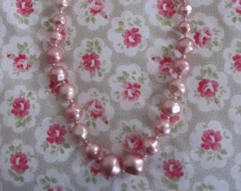 Graduated Necklace in faux pearl pinks 1950s - PRETTY VINTAGE