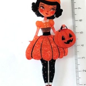 Vintage style large brooch - Halloween green woman with cauldron