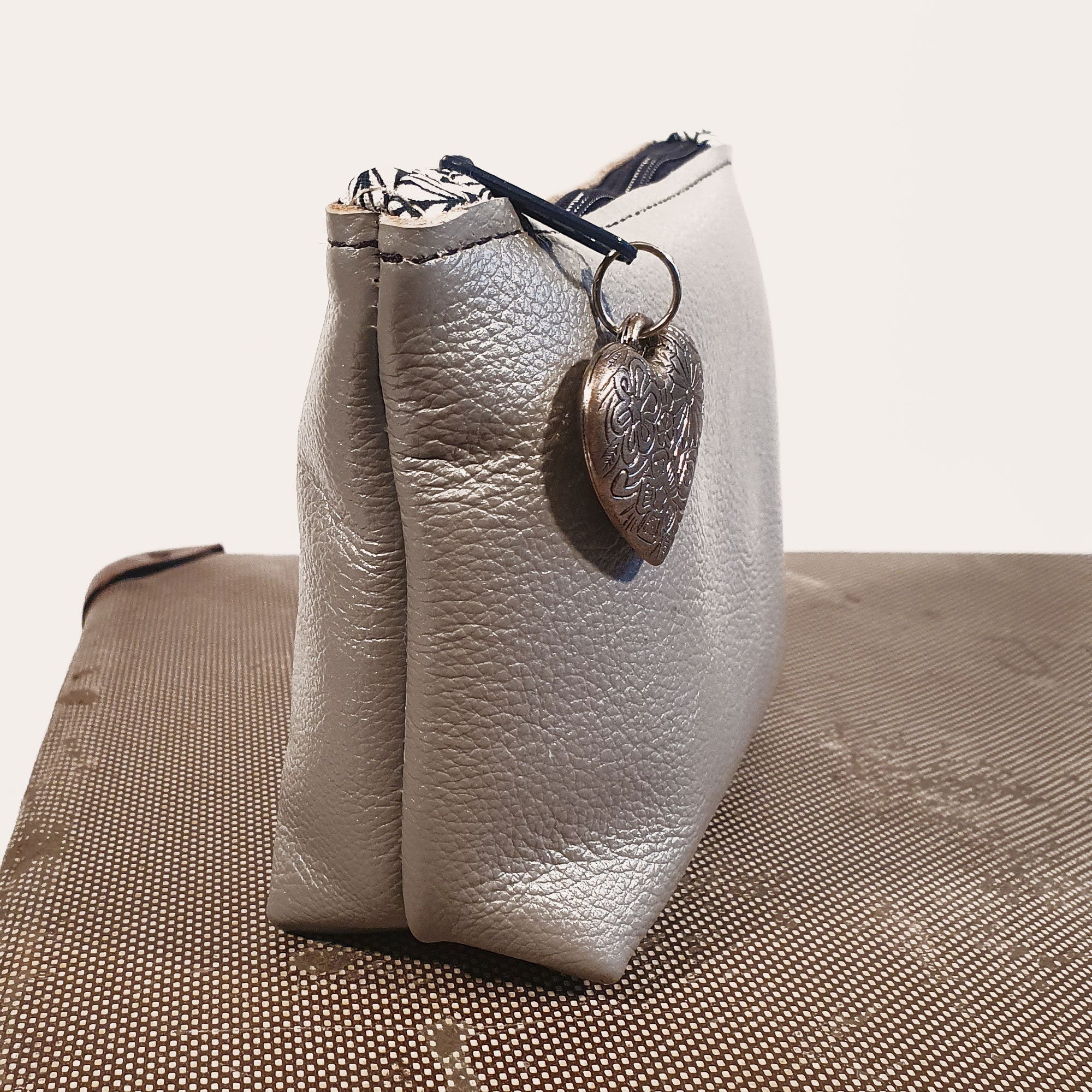 Handmade Silver Leather Makeup Bag Cosmetic Bag Wash Bag de Etsy