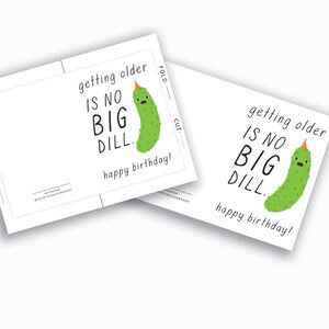 K&ouml;nnte beinhalten: Eine druckbare Geburtstagskarte mit einer gr&uuml;nen Gurke, die einen Partyhut tr&auml;gt. Die Karte lautet "getting older is no big dill. happy birthday!"