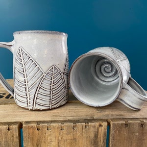 White stoneware mugs with carved leaf motif - 14 oz