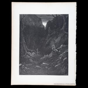 Puede incluir: Grabado en blanco y negro que representa un paisaje dramático con una figura en un valle. Un león descansa en una ladera rocosa. La escena está ambientada en un bosque con una luna brillante al fondo. El texto "ENGRAVINGS & LITHOS 2025" está en la parte inferior.