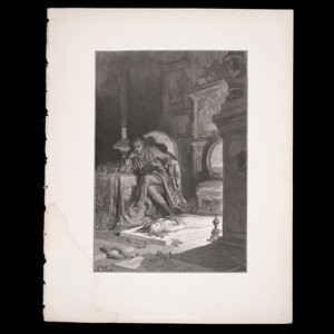Puede incluir: Una ilustración en blanco y negro representa a un hombre sentado en una mesa, pensativo. Un perro yace a sus pies, y arreglos florales están esparcidos en el suelo. La escena se desarrolla en una habitación con muebles ornamentados y una lámpara.