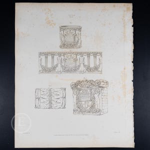 Op de afbeelding: Zwart-witte lijntekening van vier verschillende architectonische elementen. De tekening omvat een vierkante basis met een decoratieve bovenkant, een rechthoekige basis met een decoratieve bovenkant, een vierkante basis met een decoratieve bovenkant en een rechthoekige basis met een decoratieve bovenkant en een rij kolommen.