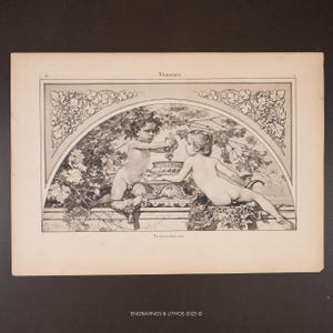 Puede incluir: Grabado vintage en blanco y negro titulado "Voussure" que representa a dos figuras querubinas con uvas. La obra de arte está enmarcada por un arco con vides y follaje. La firma del artista es visible.