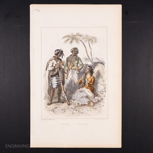 Könnte beinhalten: Ein antiker Lithographiedruck, der drei Personen in traditioneller Kleidung zeigt. Der Druck ist mit "Bidar, Javanese" betitelt. Die Personen stehen in einer Landschaft mit einer Palme im Hintergrund.
