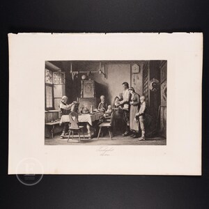 Könnte beinhalten: Eine Schwarzweiß-Radierung, die eine Familie zeigt, die in einem Raum um einen Tisch versammelt ist. Die Familie sitzt an einem Tisch mit einer weißen Tischdecke und einer Vielzahl von Speisen und Getränken. Mehrere Personen stehen um den Tisch herum, darunter ein Mann mit Hut und eine Frau in einem Kleid. Die Radierung trägt den Titel "Familienbild" und ist datiert 1848.