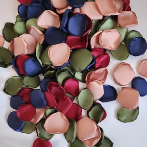 Vinröd roséguld salvia marinblå sidenrosenblad för bröllopsgången, korgar för blomsterflickor, kottar och bordsdekorationer till brudduschen