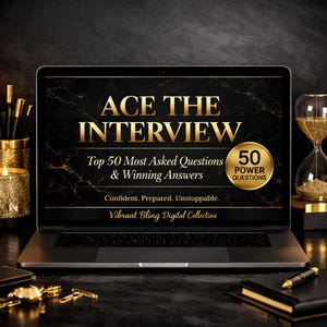 Peut inclure: Un ordinateur portable affiche en lettres dorées "ACE THE INTERVIEW" et "Top 50 Most Asked Questions & Winning Answers". L'écran affiche également "50 POWER QUESTIONS". Le fond est un motif de marbre noir.