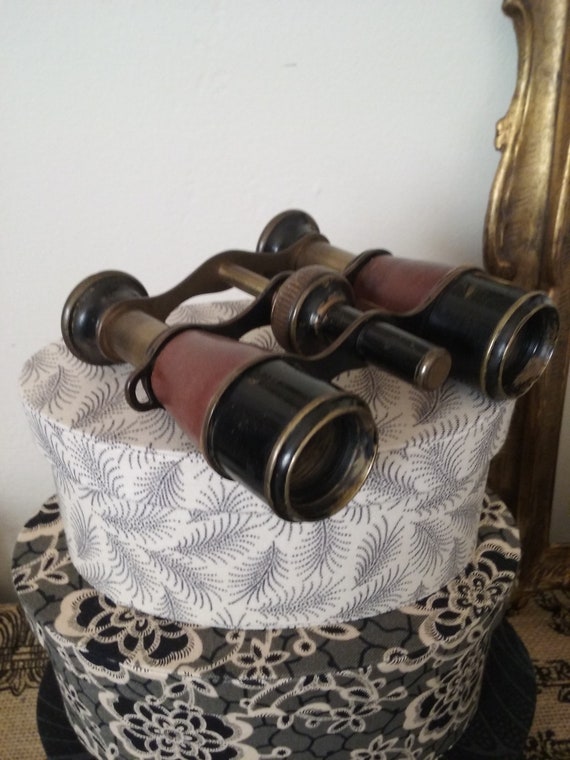 Vintage French Opera Glasses - image 3