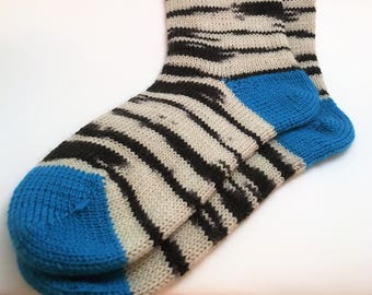 Handmade wool socks - socks with contrasting heels, hand-cranked, black and white and bright blue