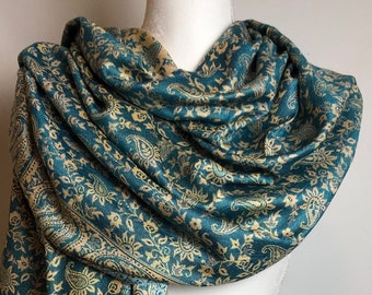 Pashmina Schal in leuchtendem Blau und klarem Beige. Authentischer Indianerschal aus hochwertiger, weicher Viscose. Wende-Wrap. Perfektes Geschenk