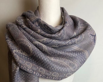 Shawl handmade of pure soft Wool in delicate clear Gray and light Lilac. Authentic Indian scarf. Unisex Reversible Wrap. UNIQUE PIECE