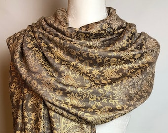 Pashmina Schal in Khaki und Beige mit klassischen Paisley Muster. Authentischer indischer Schal aus hochwertiger weicher Viscose. Wende-Wrap.