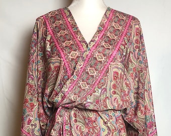 Seidenkimono - Lange Seidenrobe in den Farben Rot, Pink und Beige. BoHo Maxi Seide Kimono, Bunte Unisex Luxus Robe