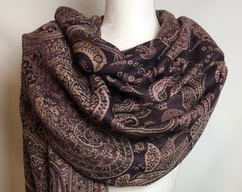 Schal handgestrickt aus reiner weicher Wolle mit wunderschönem Muster in lila, violett und beige. Authentischer indischer Schal. Unisex Wende Wrap EINZELSTÜCK