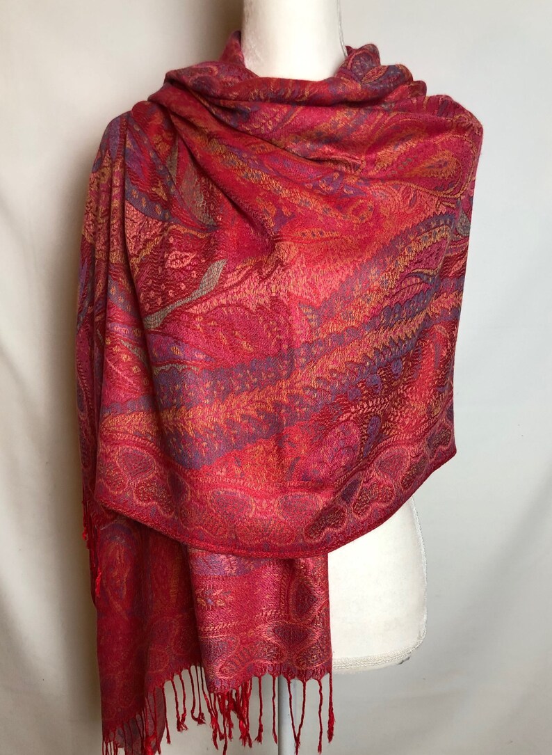 Knallroter Pashmina Schal aus weicher Viscose Ultralight. Farbenfroher Unisex Schal. Wende-Wrap. Feine Stola. Bild 3