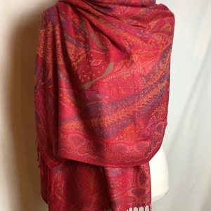 Knallroter Pashmina Schal aus weicher Viscose Ultralight. Farbenfroher Unisex Schal. Wende-Wrap. Feine Stola. Bild 4