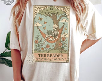 Comfort Colors* The Reader Tarot Shirt | Skeleton Book Lover Tee | Cozy Bookish Gift | Literary Aesthetic Graphic T-Shirt | Skeleton Reading