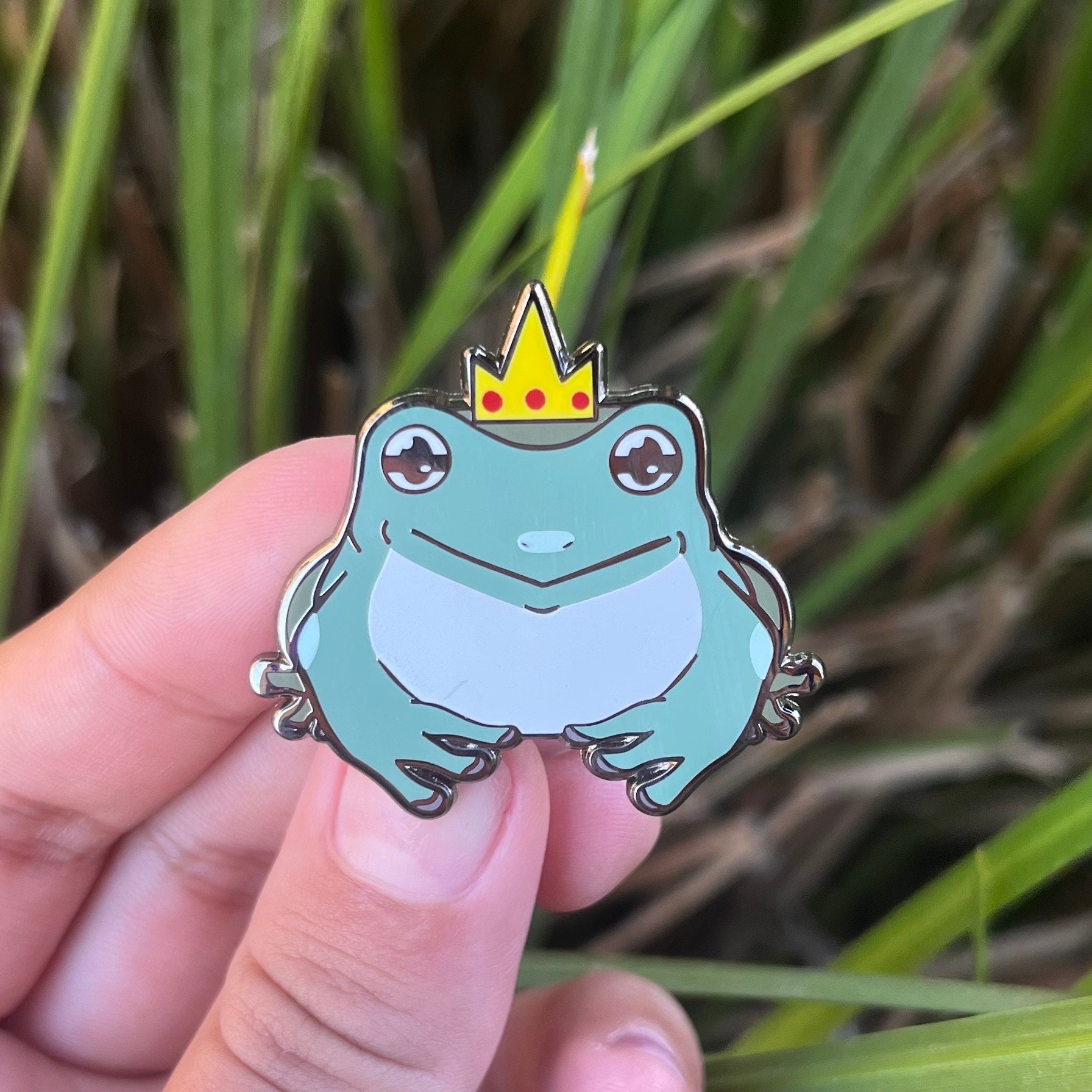 King Frog Pin/Magnet