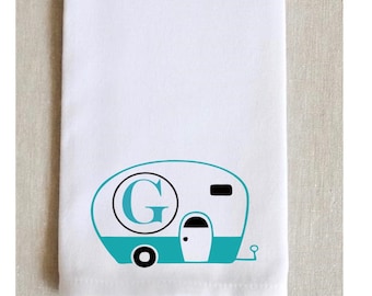 Glücklich Camper Dekor, Urlaub Partei Gastgeberin Geschenk, personalisierte Monogramm Küchentuch, personalisierte Küchentücher, Geschirrtuch, Geschirrtücher