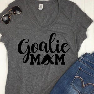 Chemise de maman de gardien de but de hockey, couleurs d'équipe personnalisées, cadeau de hockey image 2