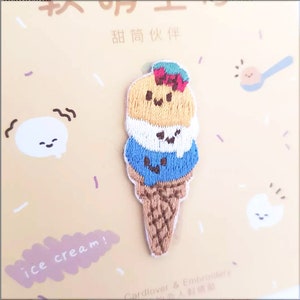 patch kawaii sticker autocollant, mini cornet de glace, écusson mignon, applique enfant, à thermocoller coudre ou coller, 4,5 cm
