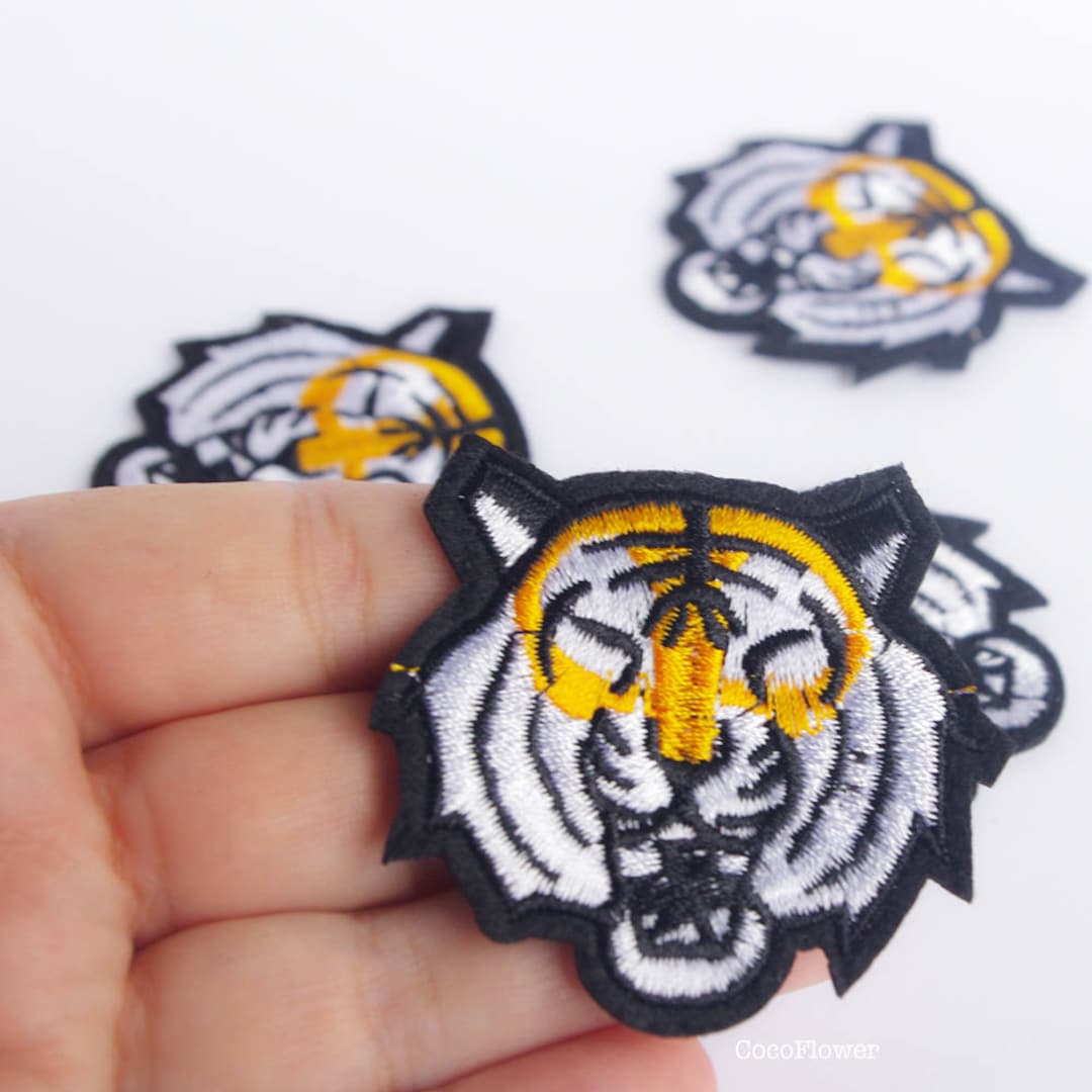 Grand écusson Brodé Cyber Tigre – Fer à Repasser – Dos De Veste – Neuf