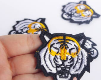 Tiger Patch Wild animal Iron on Patches Catlike Embroidered Applique Feline 6 cm